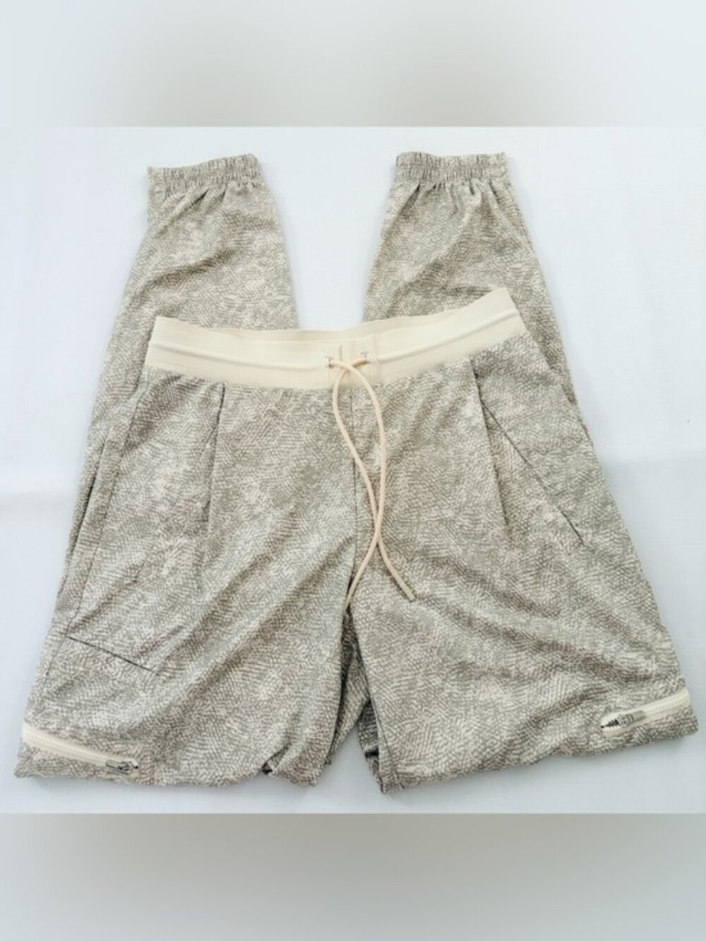 Athleta Women’s Pants Venture Printed Pants in a Viper Gray Joggers Size 4 Tall - Picture 5 of 15